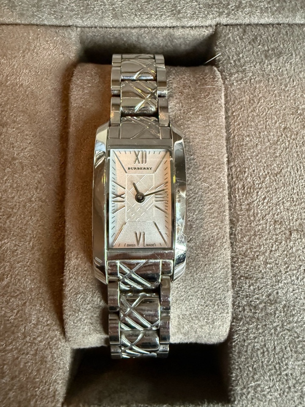 ✨ Burberry Silver Women’s Heritage Bracelet Watch (BU1091) in stainless steel